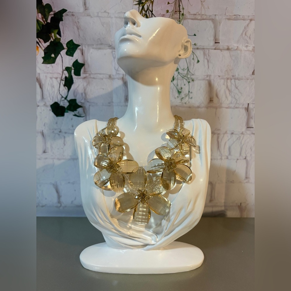 High end European made Gold Floral Statement Necklace💛💛